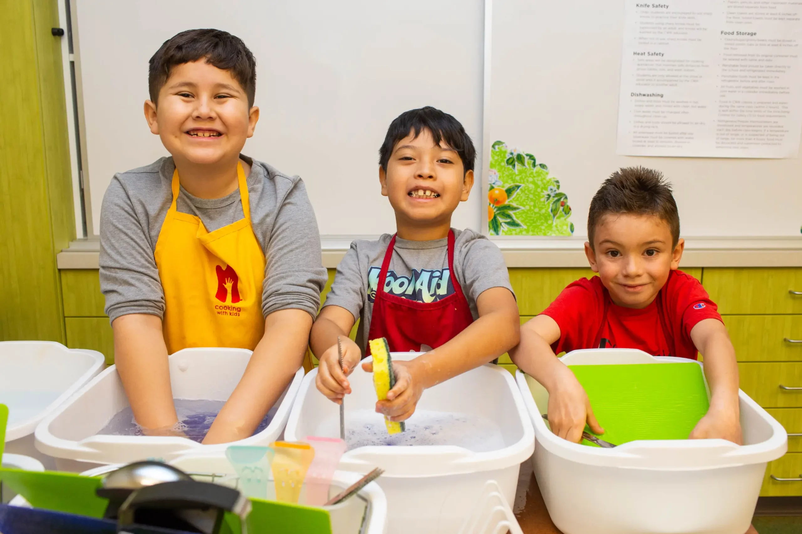 Washing dishes is a favorite activity in Cooking with Kids classes. 