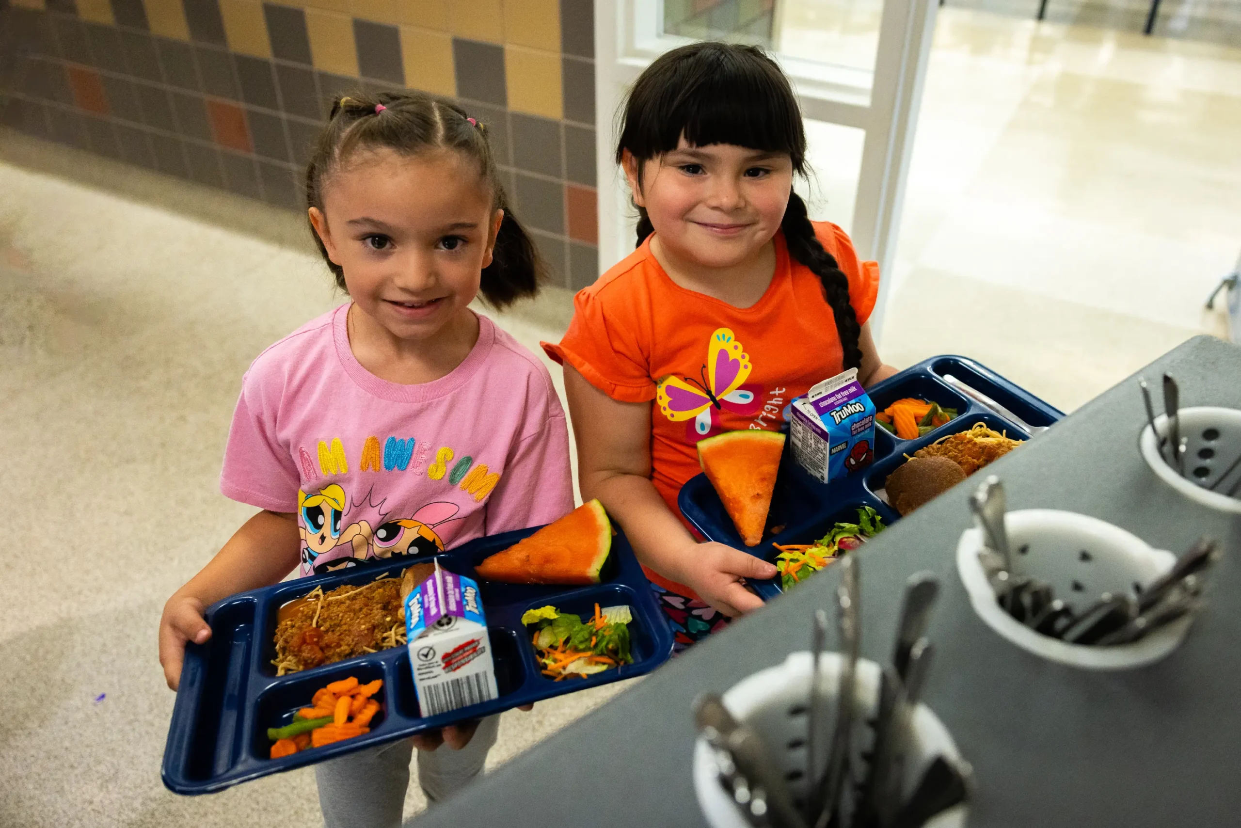 Children at the end of the lunch line, getting ready to<br />
have lunch with their friends.