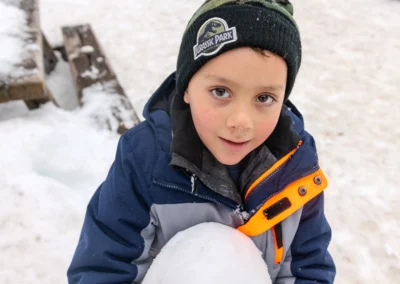 Lukas Arnhold playing with snow