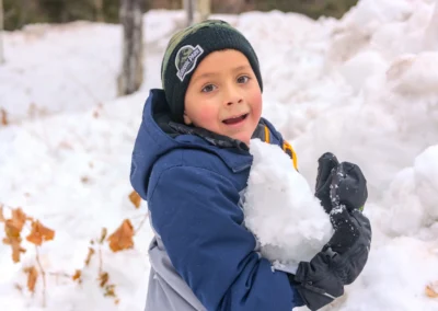 Lukas Arnhold playing with snow